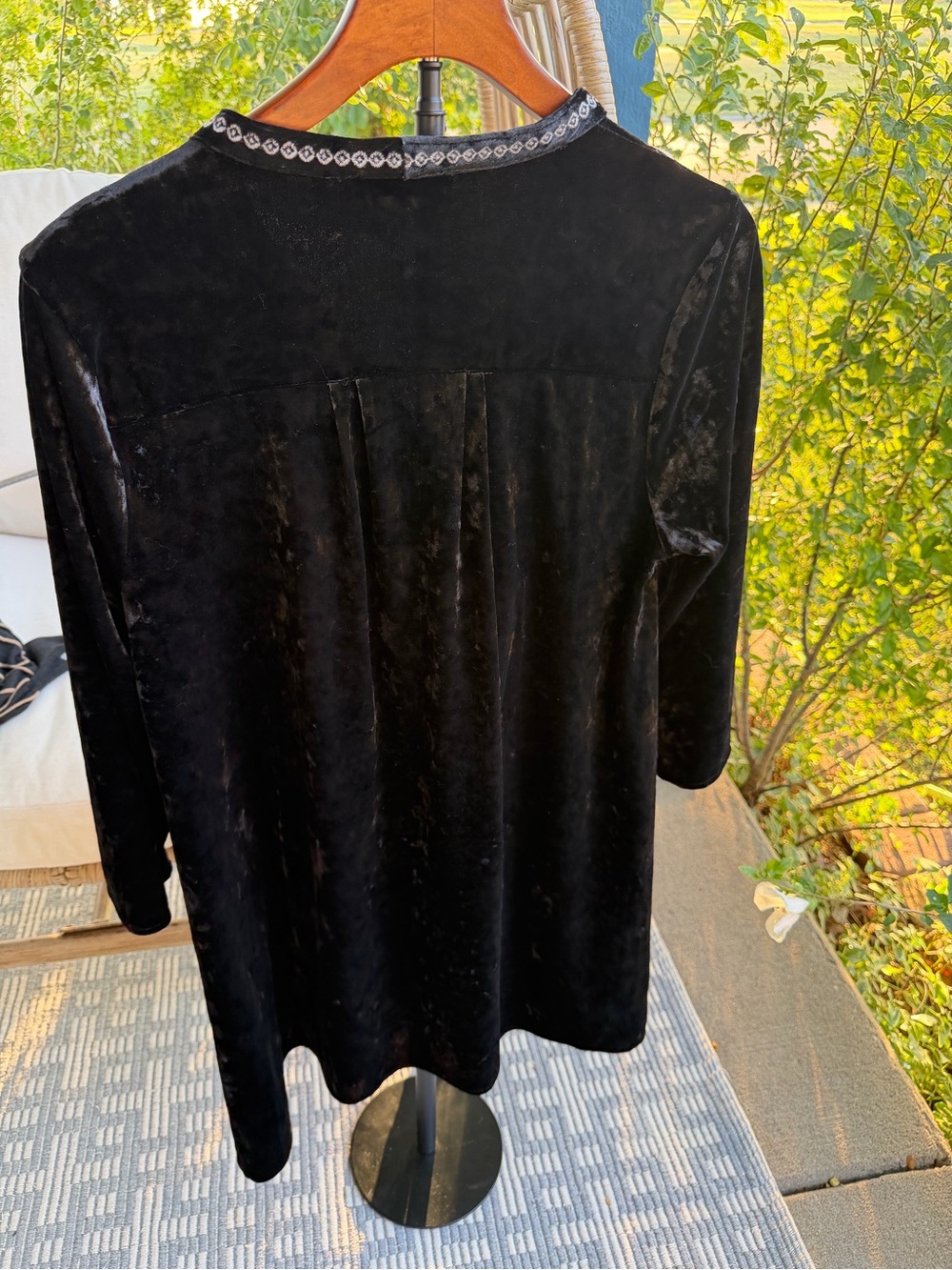 ANDREE BY UNIT Black Velvet Tunic with Silver Floral Embroidery - Picture 10 of 16